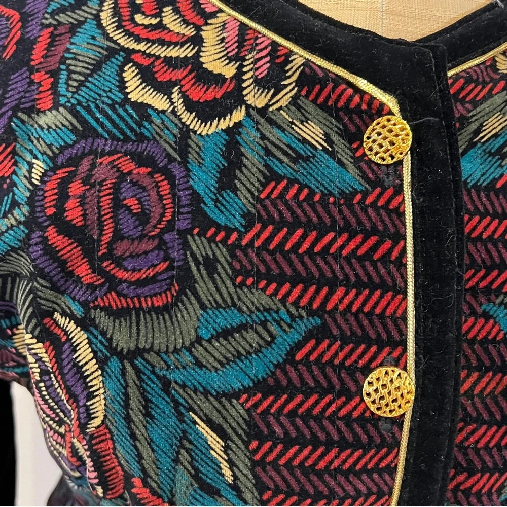 Vintage Japan Velvet Artsy Floral Blazer Jacket Gold Button Roses Sz 10 Black - Picture 7 of 12
